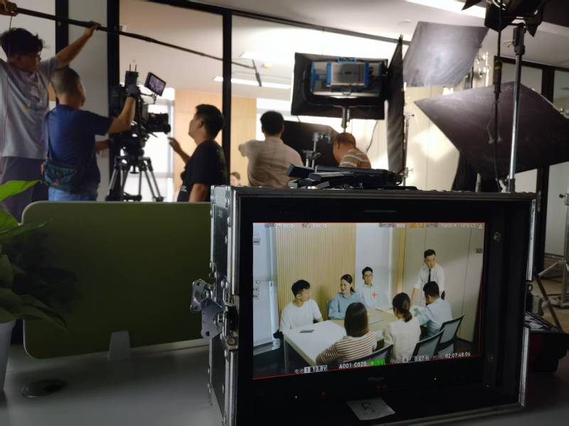 漠河县TVC拍摄公司：科技产品视觉化大师，诠释未来感与功能美学